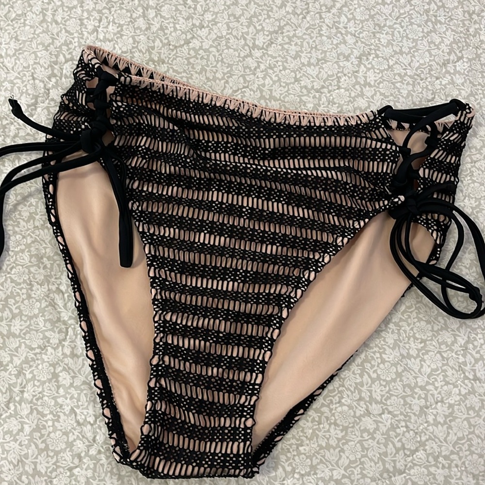 NWOT. High waisted bikini bottom.